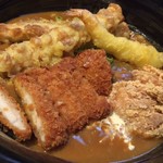 Honke Sanukiya Izumiotsu Ten - カレー玄うどん定食
      ちくわ天ぷら、海老天ぷら、唐揚げ、トンカツトッピング。