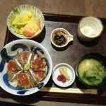 Yoshi - 海鮮漬け丼  ￥930    想像していた海鮮漬け丼とは、ちょっと違ったけど、インパクトありです♪