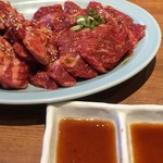 炭火焼肉 ぶち - 中落ちカルビとハラミ