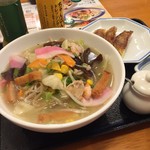 Ringer Hut Isahaya Kaizu Ten - 野菜たっぷりスープ(塩味)
                      
                      野菜をたっぷり食べたくて、麺抜きスープを頂きました(　˙༥˙　)♡