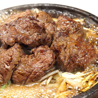 Enjoy all-you-can-eat delicious Steak and Yakiniku (Grilled meat) in Ikebukuro.