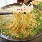 Hayashi Ya Amagi Ten - 麺は福岡県産ラーメン専用小麦を使ったラー麦麺だったかな。
                