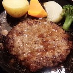 Tezukuri Hamburger Steak SORA - ハンバークのアップ(オイリーね)