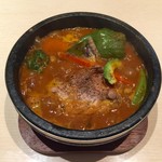 Soup Curry Sendou Iwamizawa Ten - チキンカレー辛さ10番880円、石鍋グツグツ熱々です♪