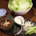 居酒屋まるた - じゃじゃ味噌サラダ