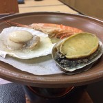 魚と屋 - あわび、帆立、エビ