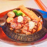 フライングガーデン - どでかエビフライコンビを割っての山わさびソース