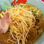 ラーメン山岡家 - 黒マー油焦がし醤油ラーメン（トッピング 白髪ネギ）（850円）