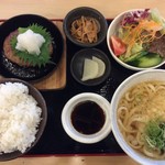 Yatai Izakaya Osaka Manmaru Jr Ibaraki Ekimae Ten - ハンバーグ定食　味噌汁をうどんに変更！