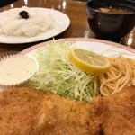 Marunouchi Lion - 魚フライ定食(ドリンク付 ¥900)