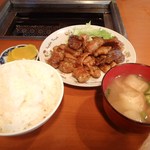 Hiruzen Shokudo - ホルモン定食　900円