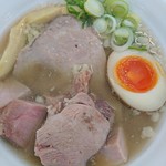 琥珀煮干し塩麺