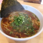 ラーメン加藤 - 天然魚介醤油ラーメン(特製カニ油)¥680