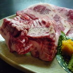 ホルモン焼肉 七福 - ☆中落ちカルビはサイコロ型で大きめサイズ◎☆