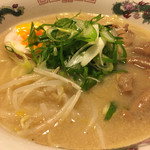 Jyuubee - ホルモンラーメン。スープとホルモンがよく合います。