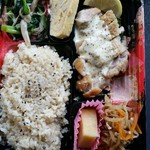 彩りごはん - 鶏肉マスタードソース弁当(玄米)670円