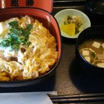 Wafu Restaurant Uokatsu - カツ丼(648円)みそ汁漬物付