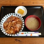 Buta-don Tonjaku - 豚丼、650円です。