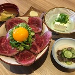 Teppanyaki Ipponmatsu - ローストビーフ丼定食（不定期・お問い合わせください）