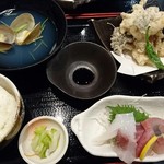 Uoteru Sushi Yao Ten - アンコウ唐揚げと刺身定食