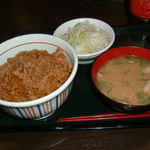 Naka U Nishun Nanago Handa Yurakucho Ten - 特盛り和風牛丼（ご飯は普通盛、サラダ、とん汁