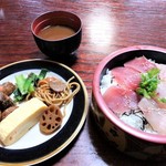 魚重 - 生まぐろ丼　1000円