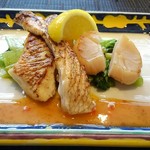 Teppanyaki Irodori - 魚介料理
                        鯛と貝柱　スイートチリソース