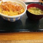 Naka U Yokohama Komaoka Ten - カツ丼と本日の味噌汁（ナメコ汁）