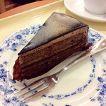 DOUTOR Nishijinchuo Ten - 「大人のチョコレートケーキ」(390円)。