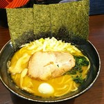 極み家 - 豚骨醤油ラーメン並 硬め濃いめ多め。￥750