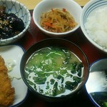 東近江五個荘食堂 - 料理写真:一汁三菜メニューです。これだけ食べても700円ちょっとです。