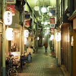 STANDING SAKE BAR ESORA - レトロな商店街の中にあります