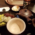 深緑茶房 - お茶（別料金の千寿）とおはぎ