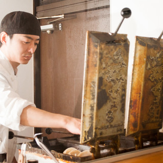 [Gyoza / Dumpling with feathers] baked in Nanbu iron