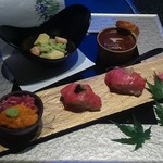 Private rooms Wagyu Yakiniku Gin Nanba Ten - 前菜盛り合わせ
                        　海老と浅利の新緑和え
                        　尾崎牛ビーフチュー
                        　尾崎牛変わり鮨三種