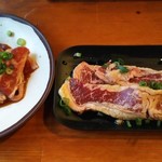 Shichirin Yakiniku Anan Kashimada Ten - 熟成カルビ（左）、安安カルビ(右）