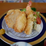 萬年家 - 三色ミックスフライ定食