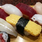 Yoshikame Zushi - ランチにぎりのアップ