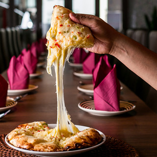 Every day from 11:00 - Reservations accepted! Popular cheese naan lunch♪