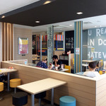 McDonald's Nanyodori Ten - 2階はまったりスペース。ゲームをやったり勉強したり。