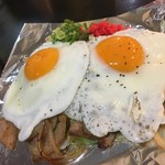 鉄板焼・ホルモン・お好み焼　ぎんちゃん - 野菜炒め目玉ダブルで