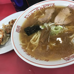 ニューハルピン - ラーメンと餃子