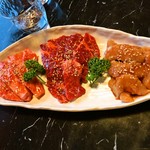 Yakiniku Tsudoi - 左から上カルビ、カルビ、牛ミノ