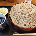 Asahiya - 「大もり」！
                        色白蕎麦と濃い目の甘辛つゆ、美味しい組み合わせです。