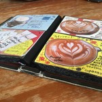 クロッチョカフェ - 写真つき分厚いメニュー