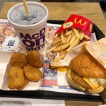 McDonald's Shin Osaka Hankyu Biru Ten - 