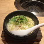 Gyukaku All you can eat Senmon Ten Kitamoto Heiwarudo Ten - 石鍋ごまねぎ塩ラーメン。