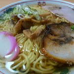 八王子食堂 - 「中華（大）」こしょうをかけｔました。