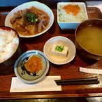 居酒屋 十八番 - 【2017.9.14(木)】本日の日替わり定食(もつ煮)700円