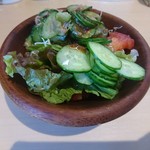 Cafe Fureai - サラダバー。野菜は良いんだが皿が熱い